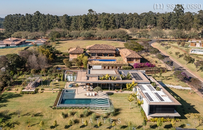 CASA DECORADA COM VISTA